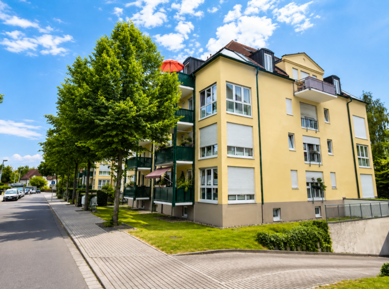 DRESDEN IM BLICK. WERTBESTÄNDIG INVESTIEREN. Vermietete Wohnung im 1. Obergeschoss – eine attraktive Kapitalanlage mit Perspektive.