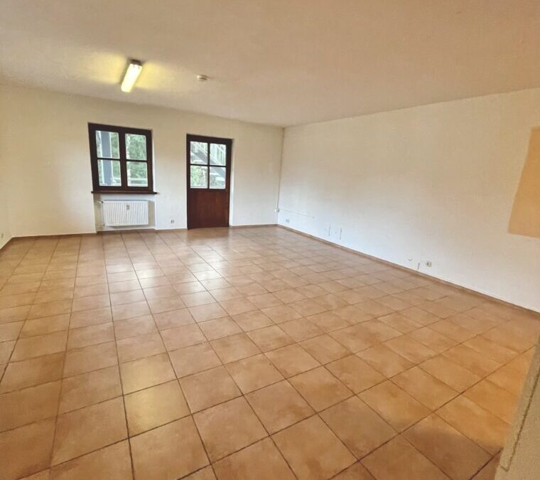 Großzügige 2-Zimmer-Wohnung mit Balkon und Einbauküche